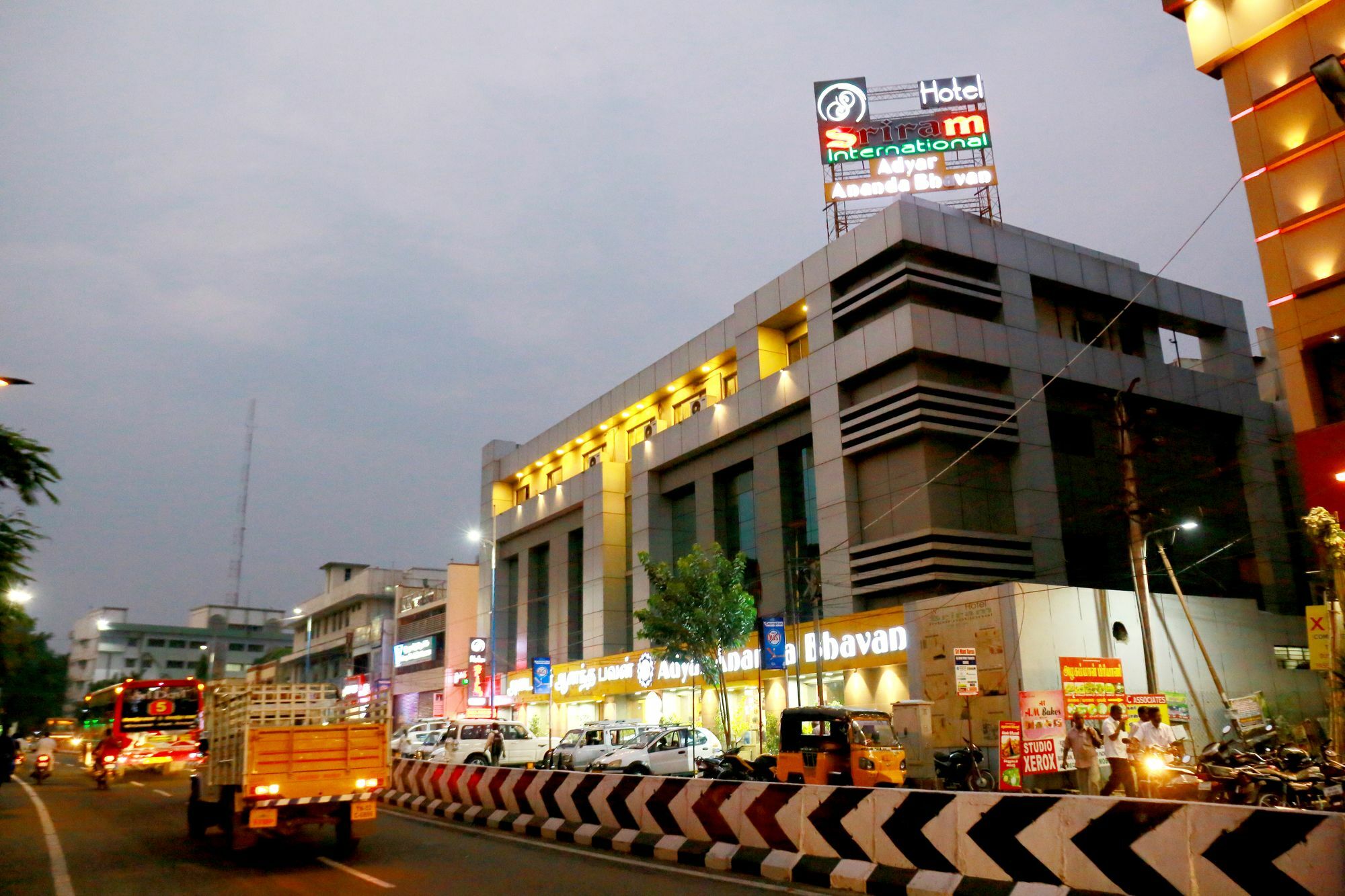 Gate Way Rooms شيناي المظهر الخارجي الصورة
